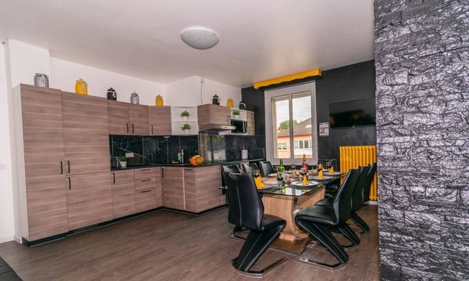 Puttelange-aux-Lacs Apartamento | Contemporary Chic Apartment