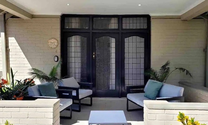Bulawayo Apartamento | Contemporary 2 bed in Suburbs - 2081