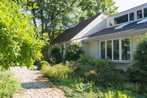 Town of North Castle Apartamento | Contemporary 3 Bedroom Apt with Sauna in Woods