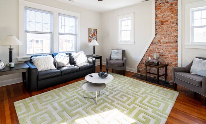 North Chesterfield Apartamento | Contemporary 3-Bedroom Home with Balcony in RVA