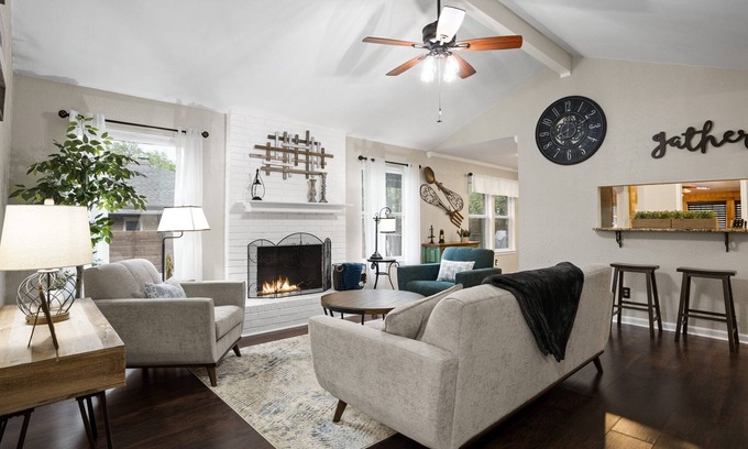 West Oak Hill Casa | ★ Contemporary 3BR Ranch in S. Central Austin ★