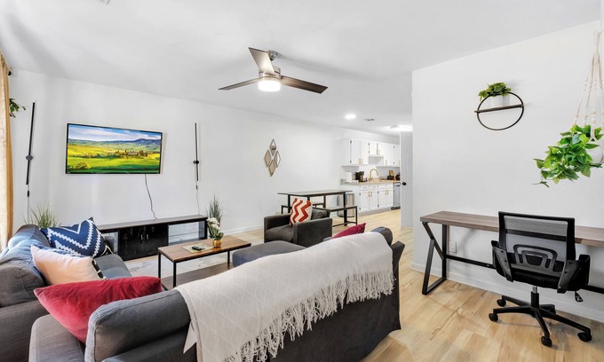 Griffin Heights Casa | Contemporary and Lux Townhome - 5 mins to FSU