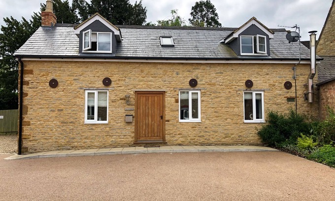 Wellingborough Casa | Contemporary Barn Conversion for Country Getaway