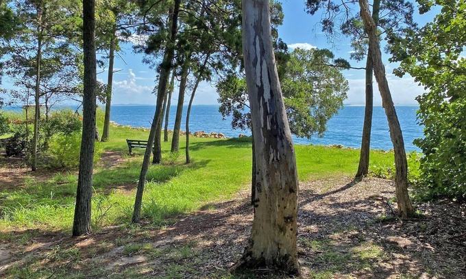 Amity Point Casa | Contemporary Beach House in waterfront location