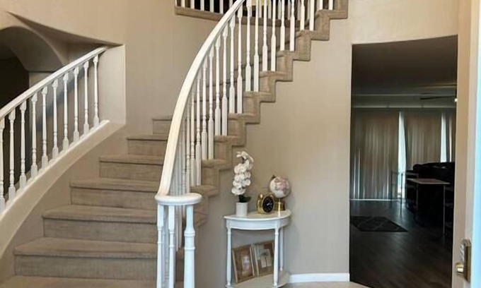 Las Vegas Casa | Contemporary City Haven, Luxurious Comforts