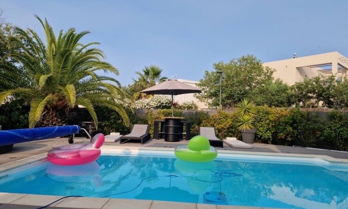 Sete Villa | cómoda villa contemporánea frente al mar de lujo Villeroy residencial
