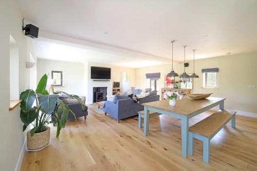 Child Okeford Casa | Contemporary Cottage & Garden in Dorset