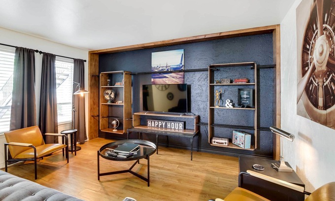 Knox - Henderson Condominio | Contemporary Dallas Condo w/ Pool Access!