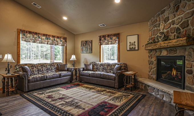 Conover Casa | Contemporary dog-friendly cabins with hot tub, fireplaces, patios, & game room