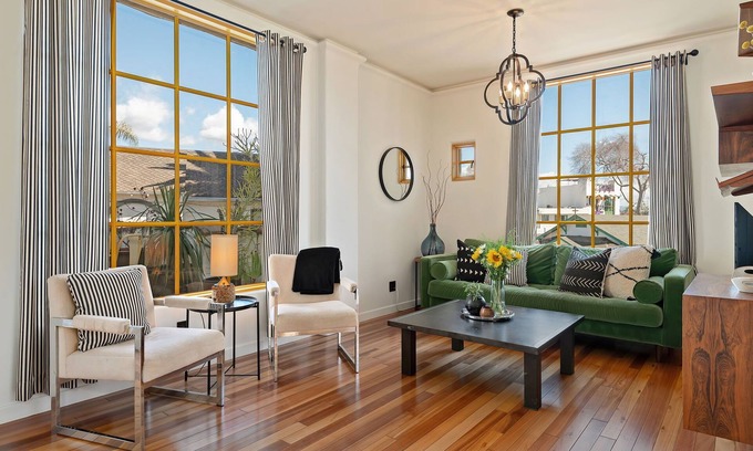 Lower State Condominio | Contemporary Downtown Condo | Multi-Level with Mountain Views!