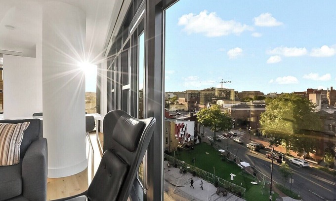 Le Droit Park Cama Y Desayuno | Contemporary | Downtown | Views | Luxury