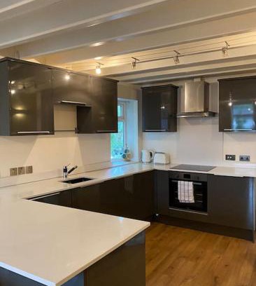 Offerton Apartamento | Contemporary Duplex - Private Patio & Parking