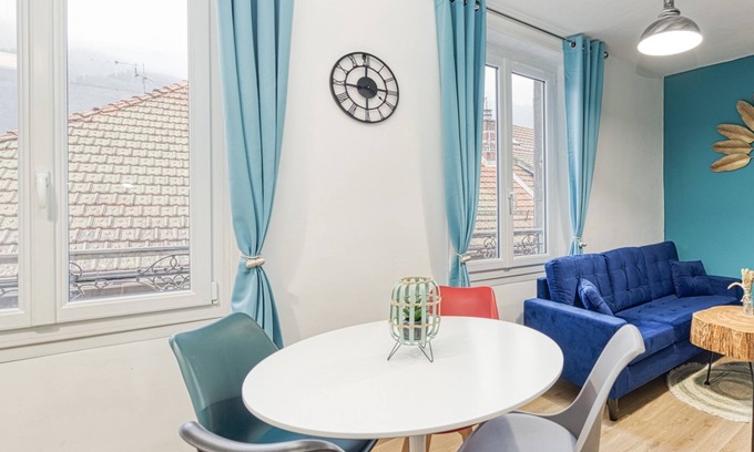 Allevard Apartamento | Contemporary elegance near the spa.