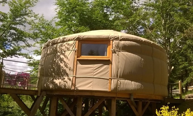 Saint-Bonnet-le-Froid Cabina | Contemporary yurt on a woodland terrace