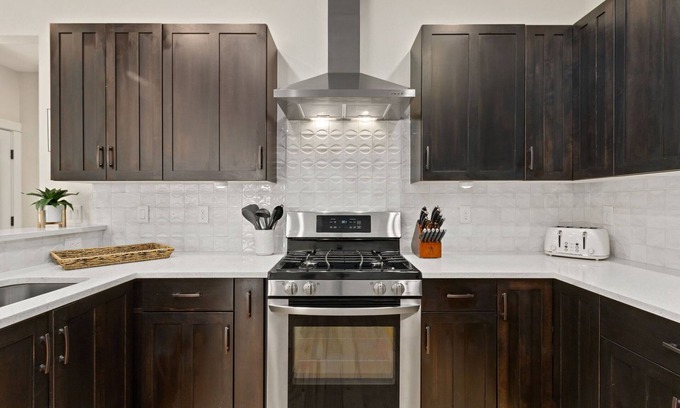 Old Town North Casa | Contemporary Gem - Rooftop Deck & Private Hot Tub!