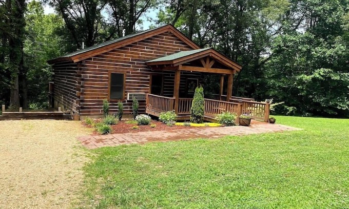 Anna Cabina | AdamsRock Cabins mezcla el encanto de los nativos americanos con lujo y confort contemporáneo.