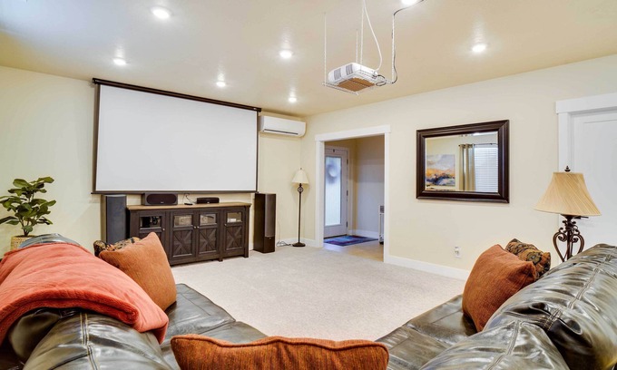 Saratoga Springs Apartamento | Contemporary Home w/ Grill Near Utah Lake!