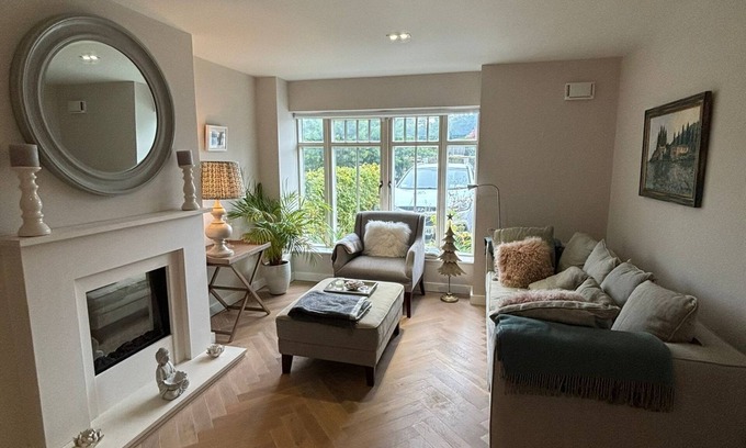 Ashford Casa | Contemporary home in Ashford, 10 mins walk to shops, pubs and restaurants