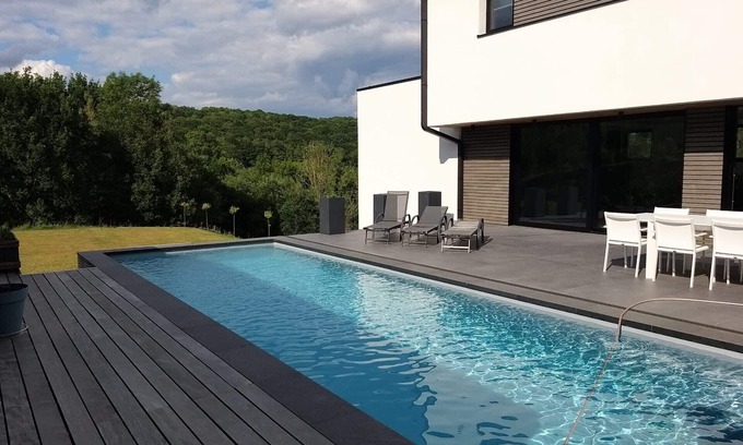 Profondeville Casa | Contemporary house in peaceful, leafy neighborhood ideal for relaxing