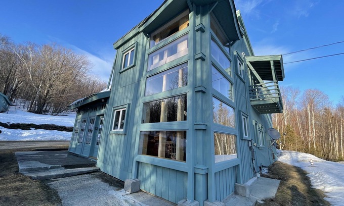Stratton Casa | Contemporary House for Rent only 4 miles from Mt Snow and 10 miles from Stratton