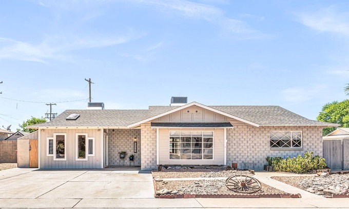 Scottsdale Estates Ten Casa | Contemporary house with private pool, central AC, washer/dryer, grill & patio