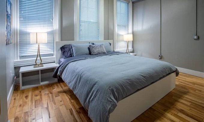 Grand Rapids Apartamento | Contemporary King Bed Condo Downtown Grand Rapids