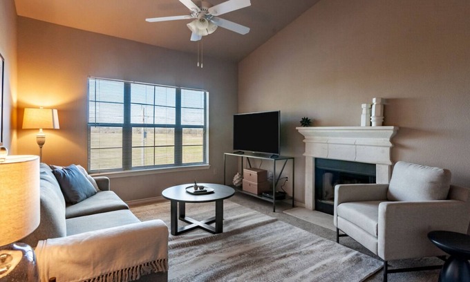 Bentonville Apartamento | Contemporary large 1BR, in unit Washer/Dryer, FREE parking with all amenities!
