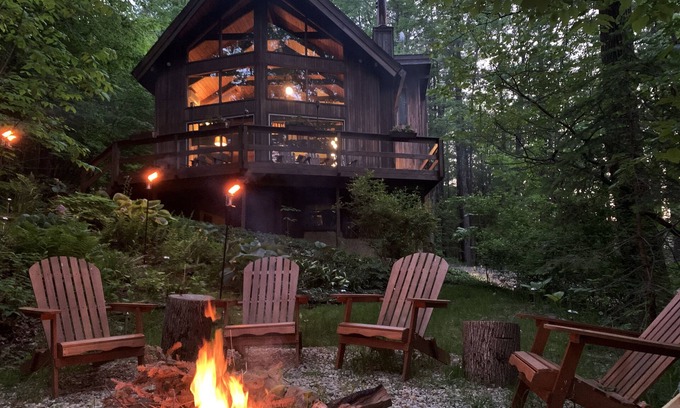 Ithaca Cabina | Contemporáneo pabellón aislado en 7 acres, minuto a Cornell y Ithaca College