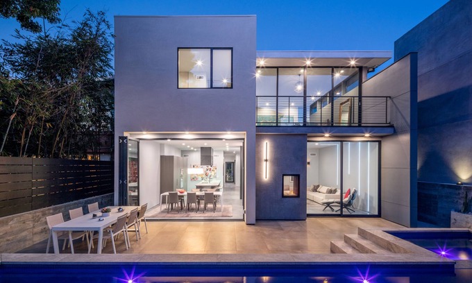 Hill Section Casa | Contemporary luxurious Tree section home