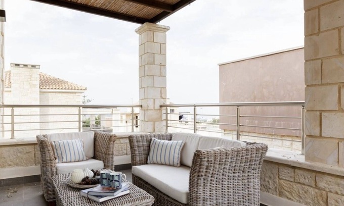 Old Hersonissos Apartamento | Contemporary Maisonette Apartment with sea view roof top terrace