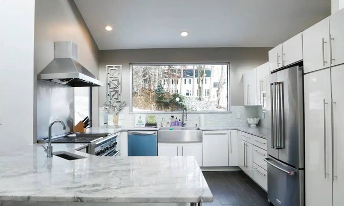 Bushnell Basin Casa | Contemporary/Modern 3 bedroom Family Custom home