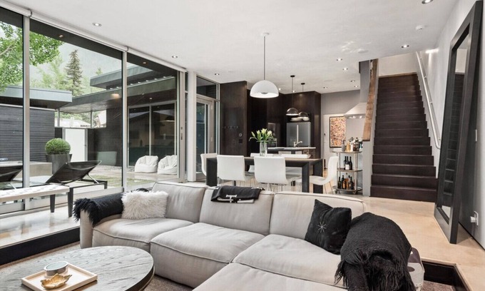 Aspen Casa | Contemporary Park Dale Townhome