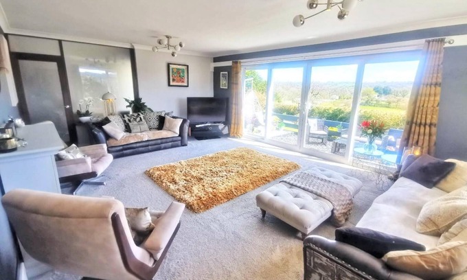 Robeston Wathen Casa | Contemporary retreat with fantastic views, hot tub and large garden