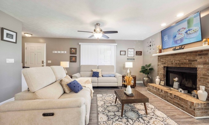 Columbus Casa | Contemporary Rustic Luxe Retreat - Near FT Moore