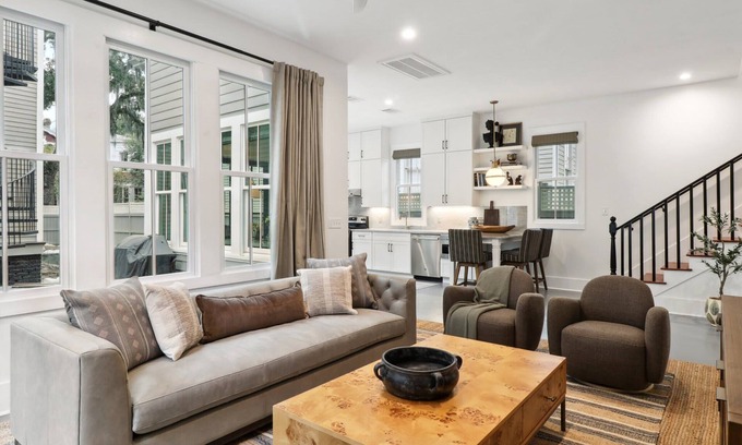 Historic Downtown Savannah Casa | Contemporary Savannah Retreat | Near Forsyth Park