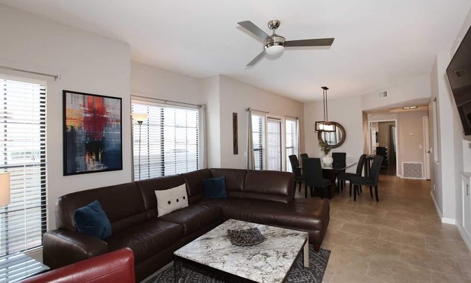 South Scottsdale Condominio | Condominio contemporáneo de Scottsdale cerca del casco antiguo y el rancho McCormick