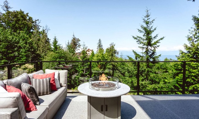 Regional District of Nanaimo Casa | Contemporary Studio with Panoramic Ocean Views