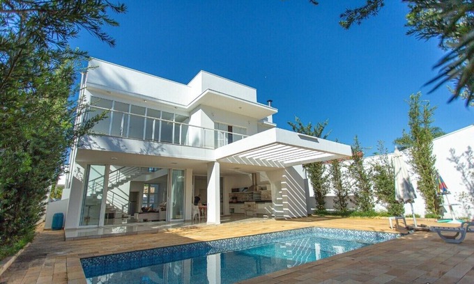 Estancia das Flores Casa | Casa de estilo contemporáneo con 4 suites y 6 baños en una comunidad cerrada