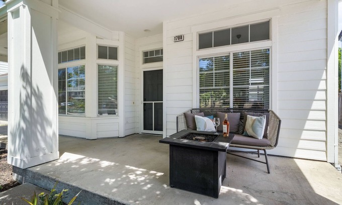 Healdsburg Casa | El estilo contemporáneo se combina con el encanto rural para una vida ideal en un Wine Country.