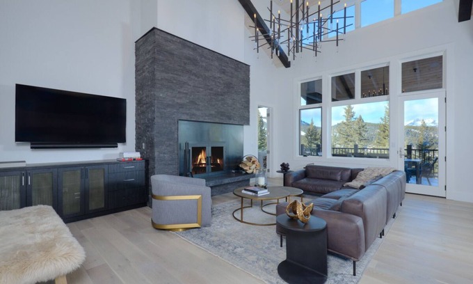 Spanish Peaks Casa | Summer Availability! Contemporary townhome in Spanish Peaks with Hot Tub, Pool Table & Game Room