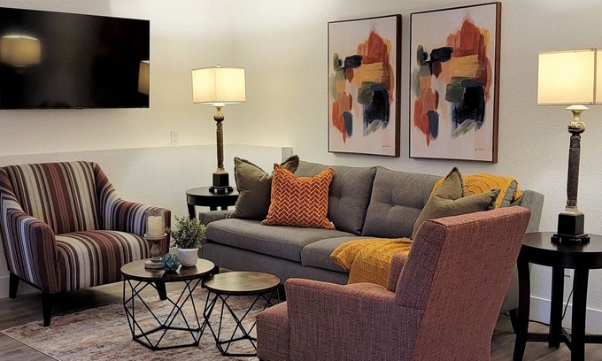 Sudden Valley Casa | Contemporary Two Bedroom Suite. Walk to Lake Beaches & Trails! Mountain Biking!