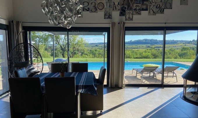 Pezenas Villa | Villa contemporánea de alta gama: piscina climatizada, jacuzzi y vistas impresionantes.