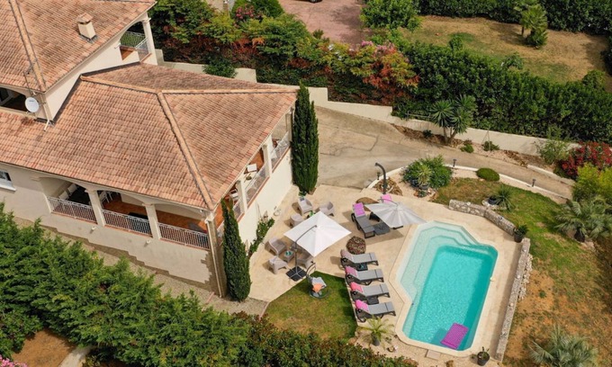 Biguglia Villa | Villa contemporánea 160 m2, piscina, vista al mar, 4 dormitorios, aire acondicionado.