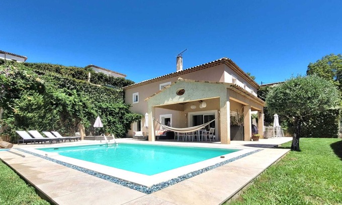 Pegomas Villa | Villa contemporánea con piscina moderna.
