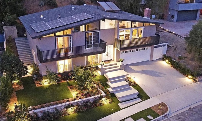Thousand Oaks Casa | Contemporary + Zen Place, Close to Everything.