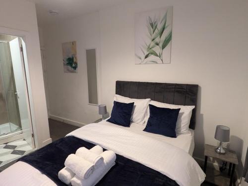 Wolverhampton Casa | Contractor Home 4BR all ensuite & TVs, NR Stadium