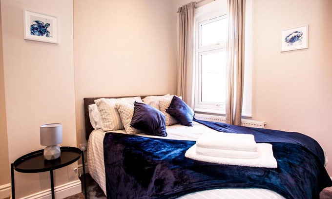 Middlesbrough Apartamento | Contractor house, sleeps 7, close to restaurant's & bars, long stays available, Oveyo Accommodation