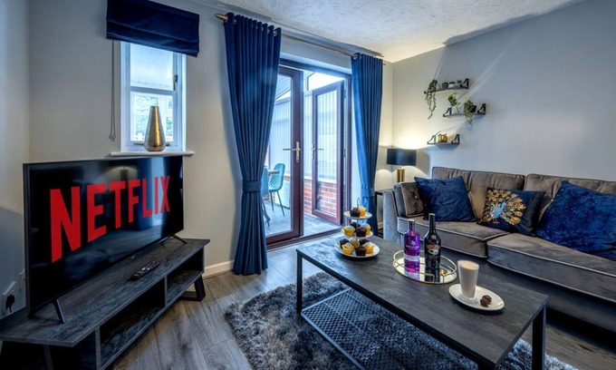Cradley Casa | Contractors | Family home 𝙁𝙍𝙀𝙀 Netflix,𝙁𝙖𝙨𝙩 WiFi, near Dudley/Birmingham