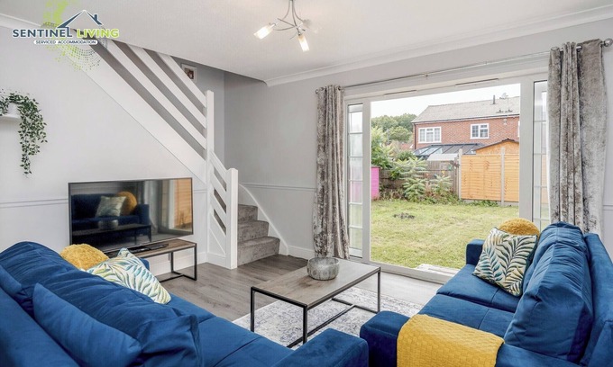 Ascot Casa | Contractors/Leisure-4 Bed House -Sleeps 8