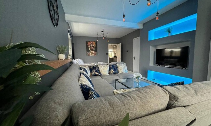 Swindon Casa | Contractors Long Stay Discounts Free Parking